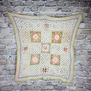 Vintage Handknit 3D Granny Square Cottagecore Lap Crib Blanket  Cream Peach